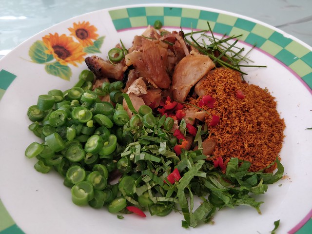 Lawar Ayam Bakar Bali - roast chicken Balinese salad - ingredients - op5