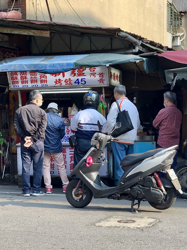 板橋燒餅：新疆烤饢推薦｜重慶黃昏市場美食，台灣首賣的新疆美食