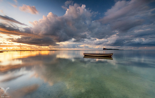 mauritius island reflections seascape landscape boat calm sea water clouds sky nikon d850 nisi nd filter