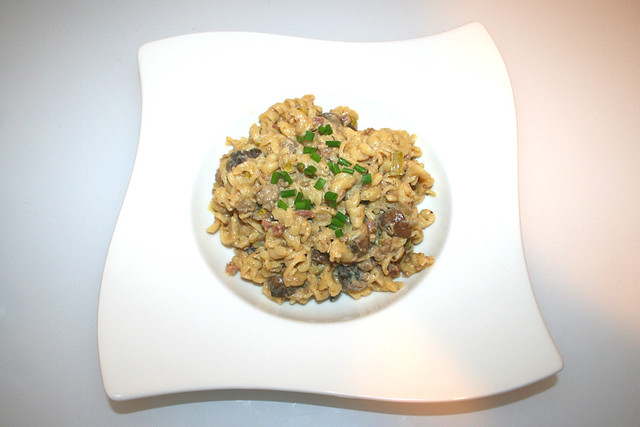 28 - Fusilli pot with leek & mushrooms - Served / Spirelli-Topf mit Lauch & Pilzen - Serviert