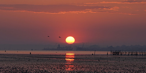 sun sunset poole harbour dorset uk april 2020 sandbanks easter eve