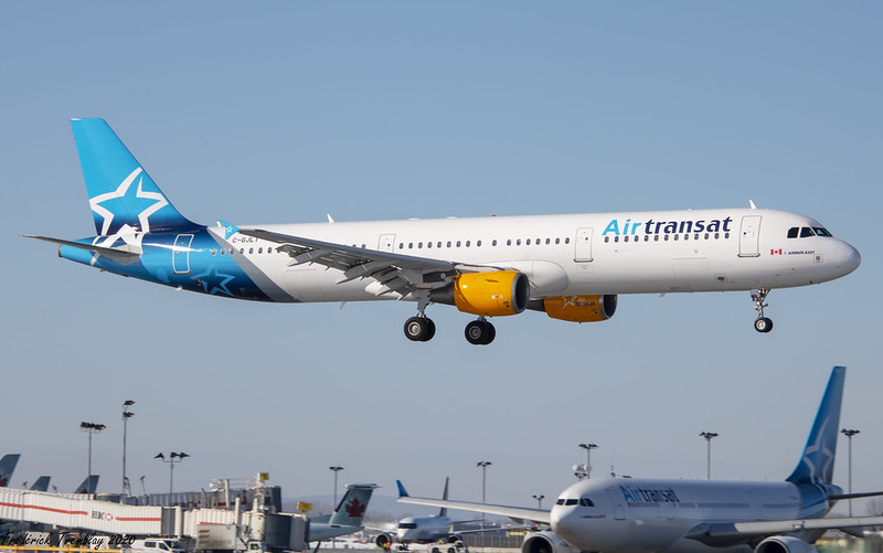 Air Transat / Leased from SmartLynx / Airbus A321-211 / C-GJLT / YUL