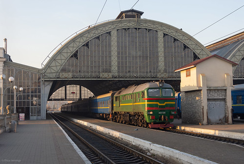 2m62 lviv rakhiv diesel diesellocomotive dieseltrain 2m620088 railwaystation
