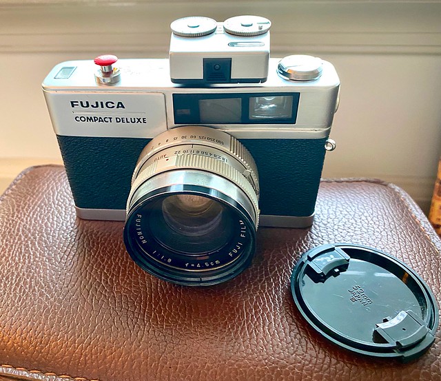 The wonderful Fujica Compact Deluxe