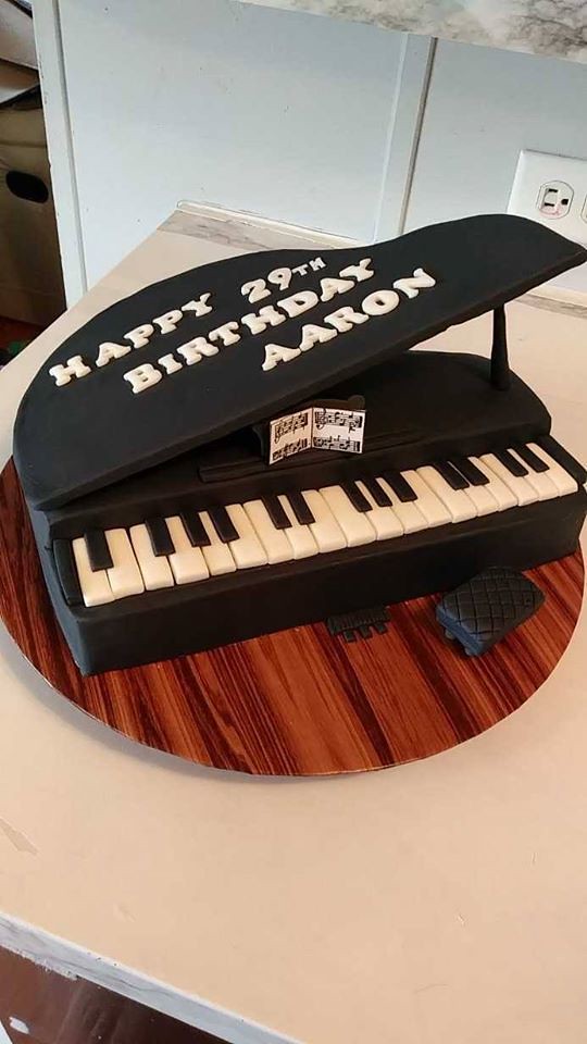 Grand Piano Cake by Randoolee Cakes