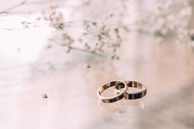 Two silver colored rings on beige surface - Credit to https://homegets.com/