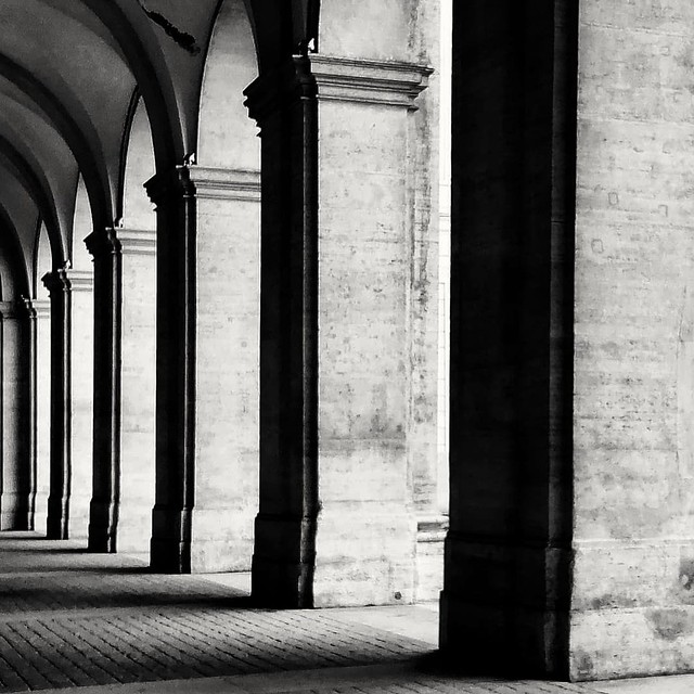 The succession of elements amplified by the contrast of black and white. Palazzo Barberini, Roma.