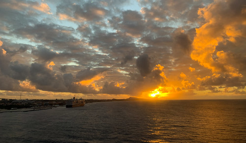 port cruiseship sky sunrise ocean caribbean sea clouds willemstad curaçao