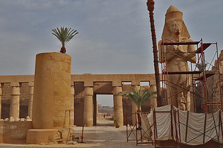 Karnak - Karnak Colossal statue of Ramses II