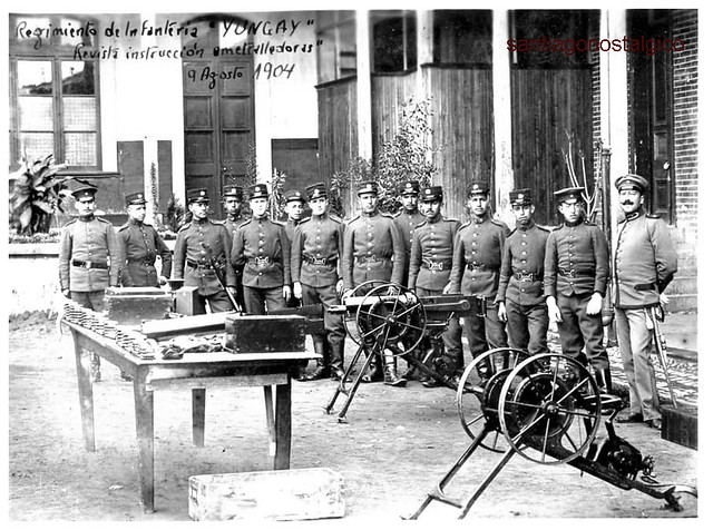 1904 se muestran los argumentos de siempre, un ejercito en evolución de uniformes una mezcla entre francés y prusiano. Regimiento Infantería Yungay