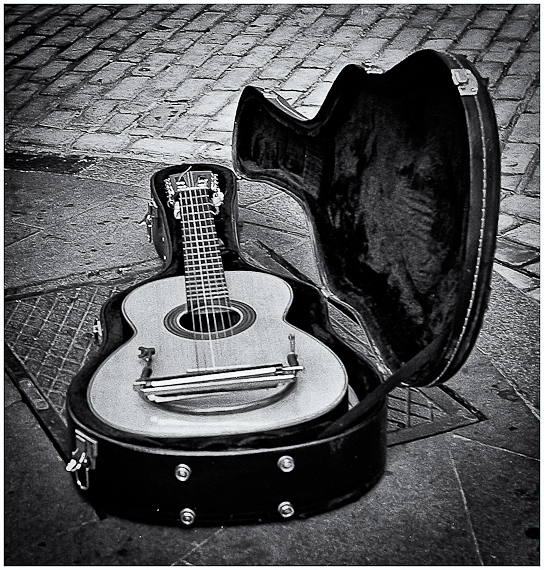 Guitar (Guitarra)