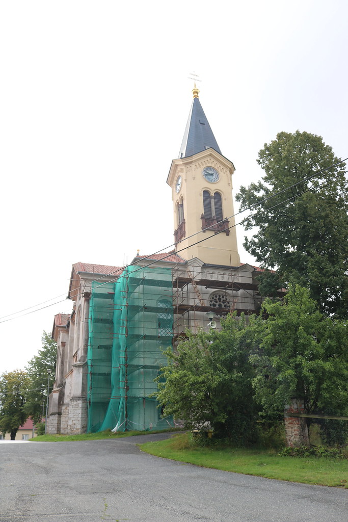 kostel sv. Petra a Pavla v Čestíně