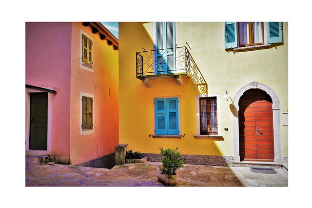 Le colorate case di Nesso