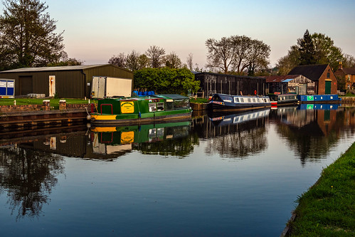 evening afternoon sky river riverwey water reflection reflections waterreflections beautiful beautifulday skyascanvas skyasthecanvas guildford boat boats colour colours landscape nopeople outside outdoors fuji fujifilm xt100 mirrorless mirrorlesscamera tree trees nature surrey