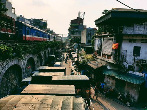 hanoi vietnam streetphotography street people train sunset streetlife market cars color colour city citylife