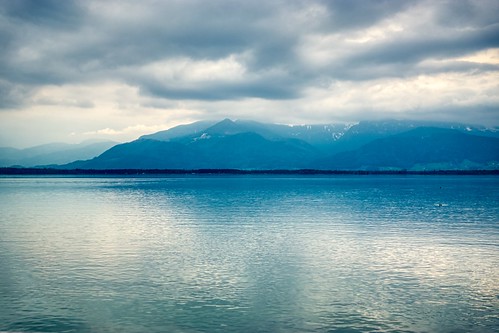 bavaria bayern germany deutschland europe europa sony alpha 77 slt dslr lake water reflection chiemsee see chiemgau cloud cloudy cool cold mountain view scene scenery scenic landschaft landscape weather