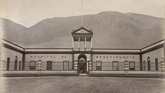 El doctor Alfred Syers Jones Zuloaga y el nuevo Hospital de Beneficencia, Iquique Ca. 1890, a pocos años de su inauguración en 1887.