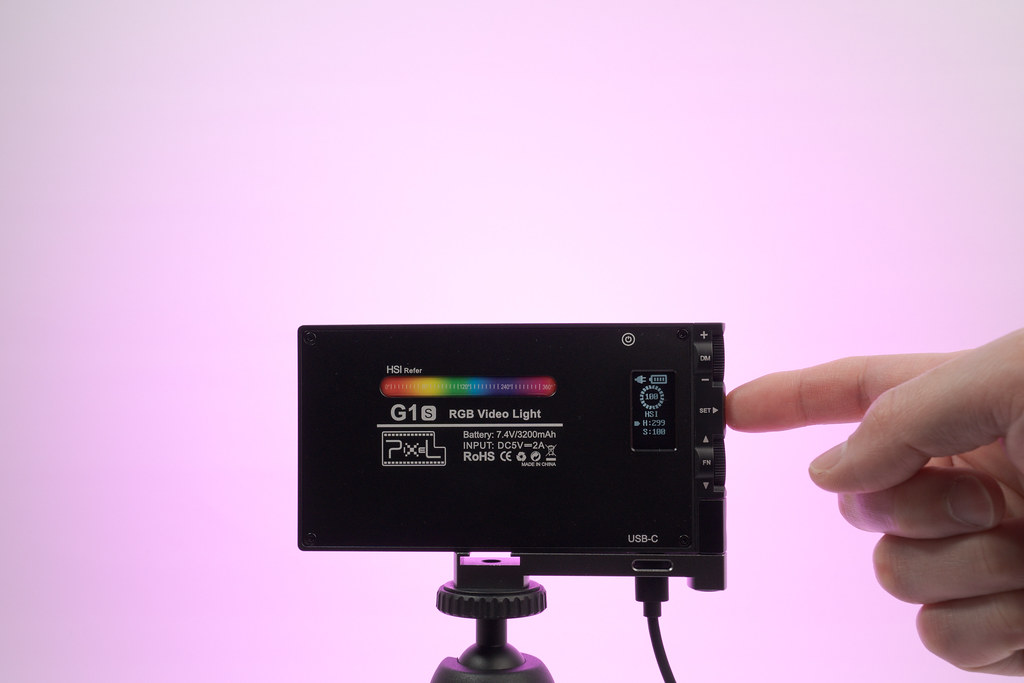 価格が安いカラーLEDライトのPIXEL G1sをレビュー。色温度とRGB調整が