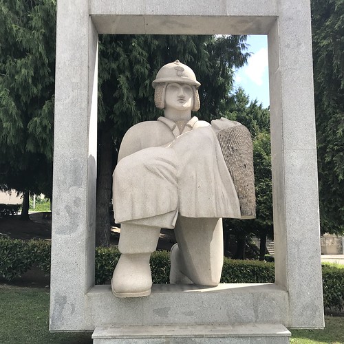 monumento bomberos lamego stone statue