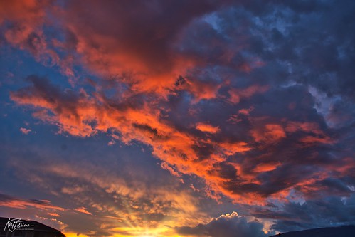 maui mauihawaii kihei kiheihawaii hawaii scenic serene sunrise sun gaylene wife milf orange blue bluesky red clouds sunburst kirt kirtedblom luminar nikon nikond7100 nikkor18140mmf3556