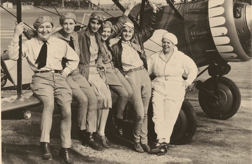Pancho Barnes with Female aviators