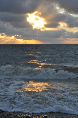 suffolk sunrise sea seaside seashore seascape water waves clouds rays crepuscularrays
