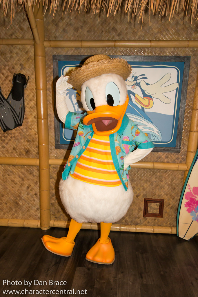 Donald Duck's Seaside Breakfast | Disneyland Resort. March 2… | Flickr