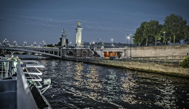 Paris. Early morning on Sienna river...