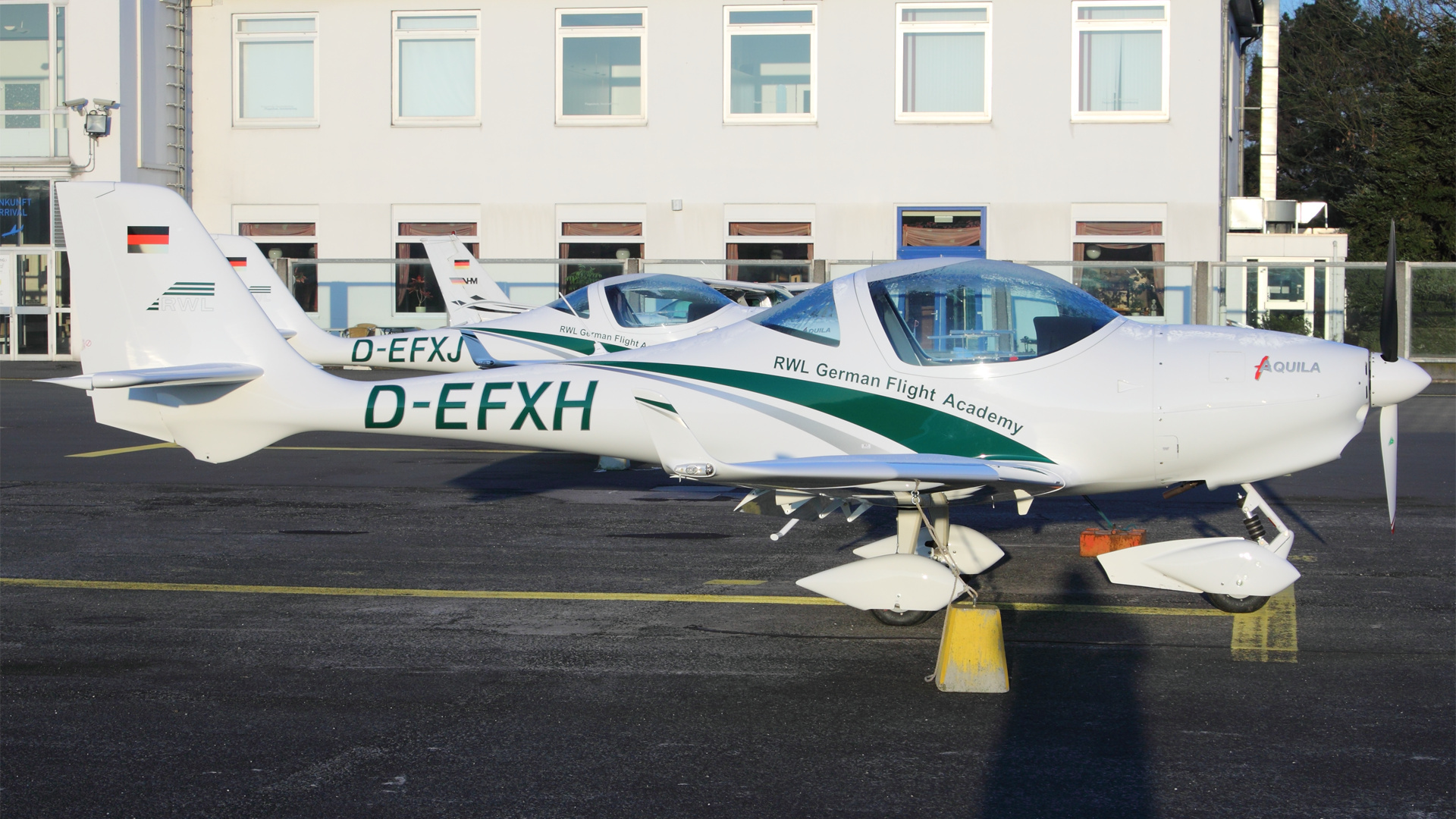 D-EFXH-2 Aquila A210 ESS 201101