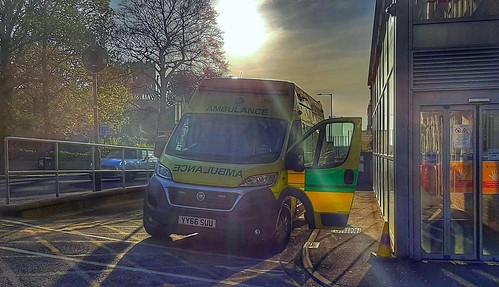 sheffield april2020 ambulanceshift paramedics ambulance yas yourshireambulanceservice fiat sch sheffieldchildrenshospital sunshine sunrays fiatducato fiatducatoambulance