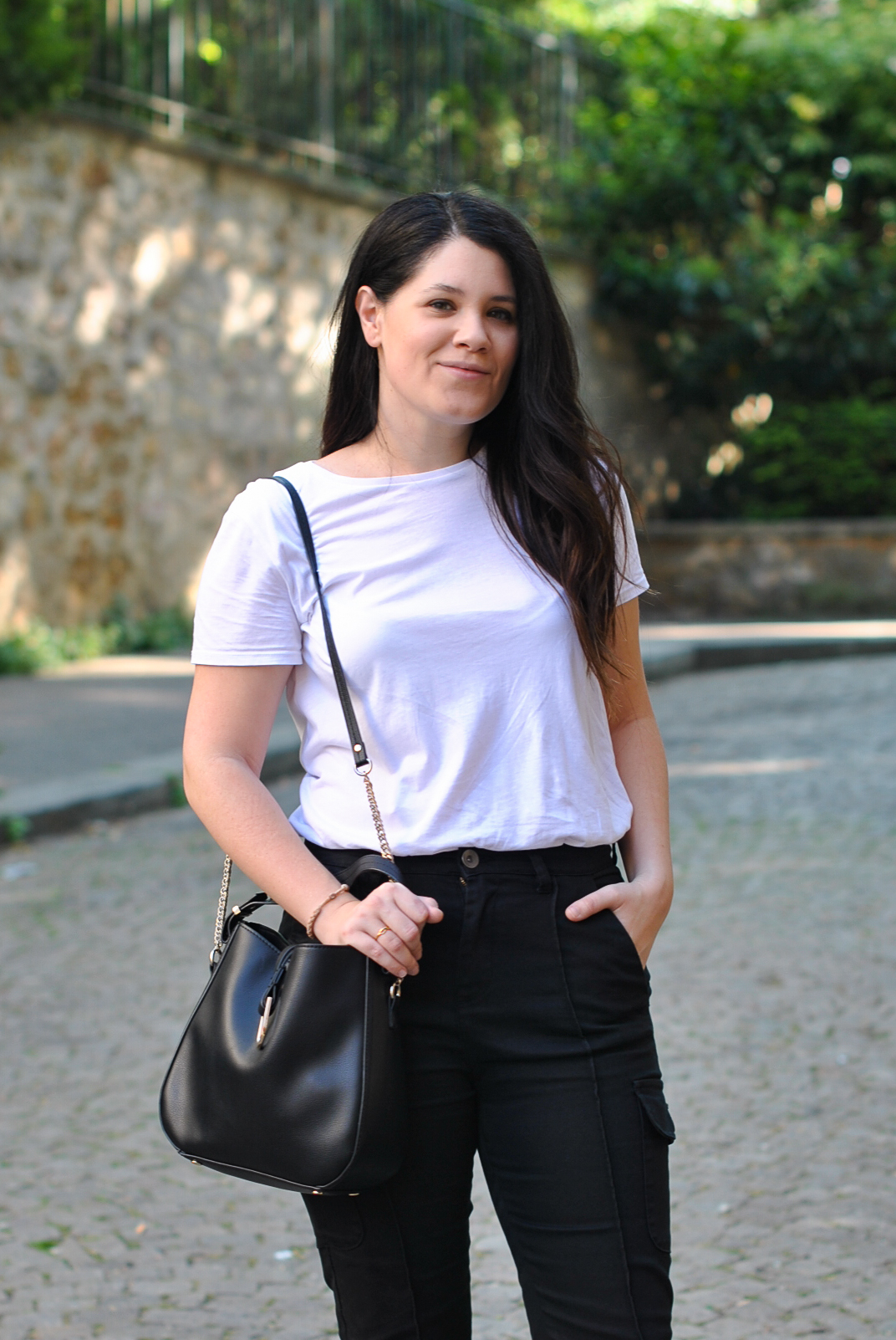 lucia gallego blog: nº377: outfit en blanco y negro con pantalones cargo