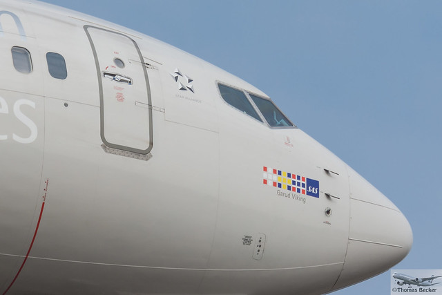 Scandinavian Airlines (SAS) Boeing 737-883 LN-RRK Garud Viking (713322)