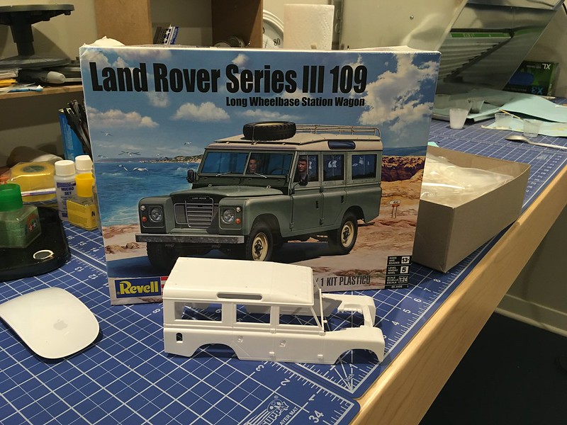 Series International Revell Land 1/24 109 Modeller Scale Rover - III