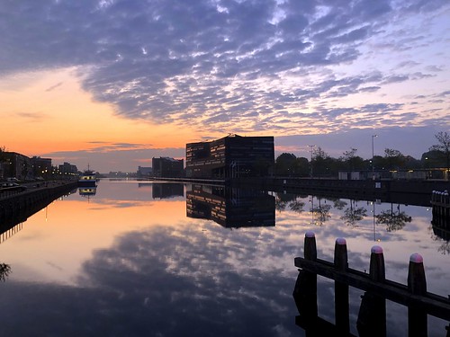 middelburg zonsopkomst sunrise kanaaldoorwalcheren reflection reflectie weerspiegeling wolken wolkendek clouds kantoorwaterschap