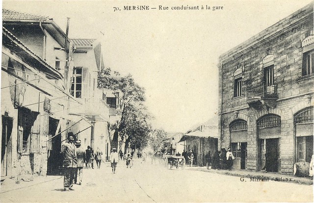 Mersin'de tren istasyonuna giden cadde, 1910’lar - The street leading to the train station in Mersin, 1910s