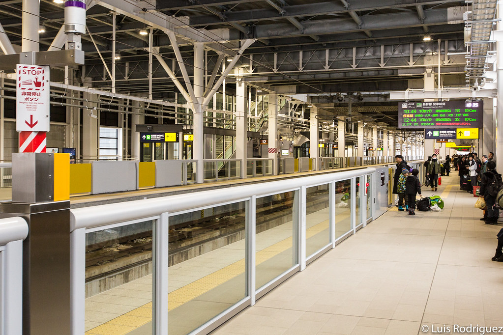 Andenes del shinkansen en la estación de Shin-Hakodate-Hokuto
