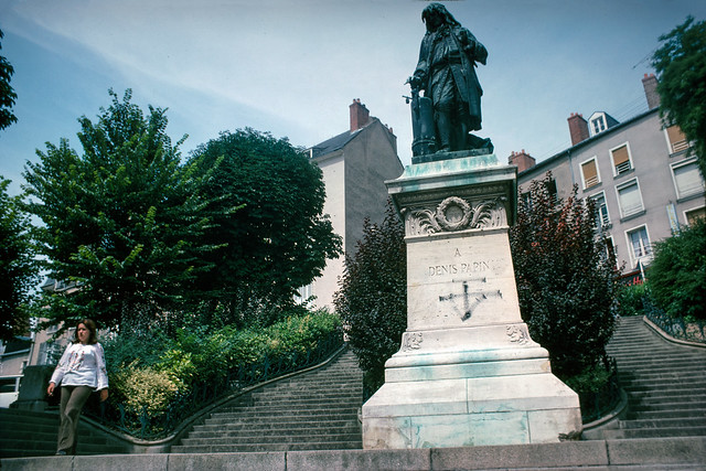 Denis Papin, statue, Blois f16loire