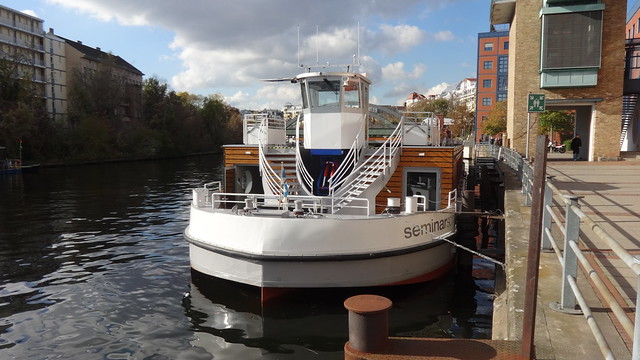 2017 Seminarschiff Orca ten Broke von Werft Formstaal in Stralsund festgemacht auf der Spree in 10559 Berlin-Moabit