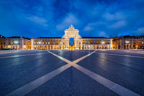 Magnificent Entrance || Entrada Magnífica (Praça do Comercio and Arco de la Rua Augusta, Lisboa. Portugal) by Chano_Sanchez_, "Each day is a little bit of history." José Saramago.
When the Lisbon earthquake destroye