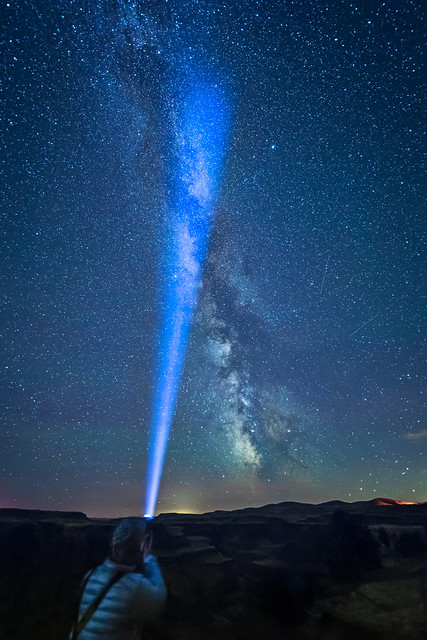 Lighting up the Milky Way with a flashlight at Palouse Falls State Park, Eastern Washington State