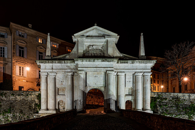 Night image of the Porta San Giacomo in Bergamo