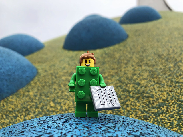 LEGO Collectible Minifigures Series 20:  LEGO Brick Costume Boy
