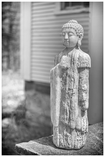 190512_378 Cracked Buddha Statue