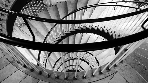 bispinghof münster bispinghof914 lvakantine unimünster stairs spiral staircase banister handrail handlauf geländer blackandwhite schwarzweis black white monochrome monochrom highcontrast steps treppenstufen stufen