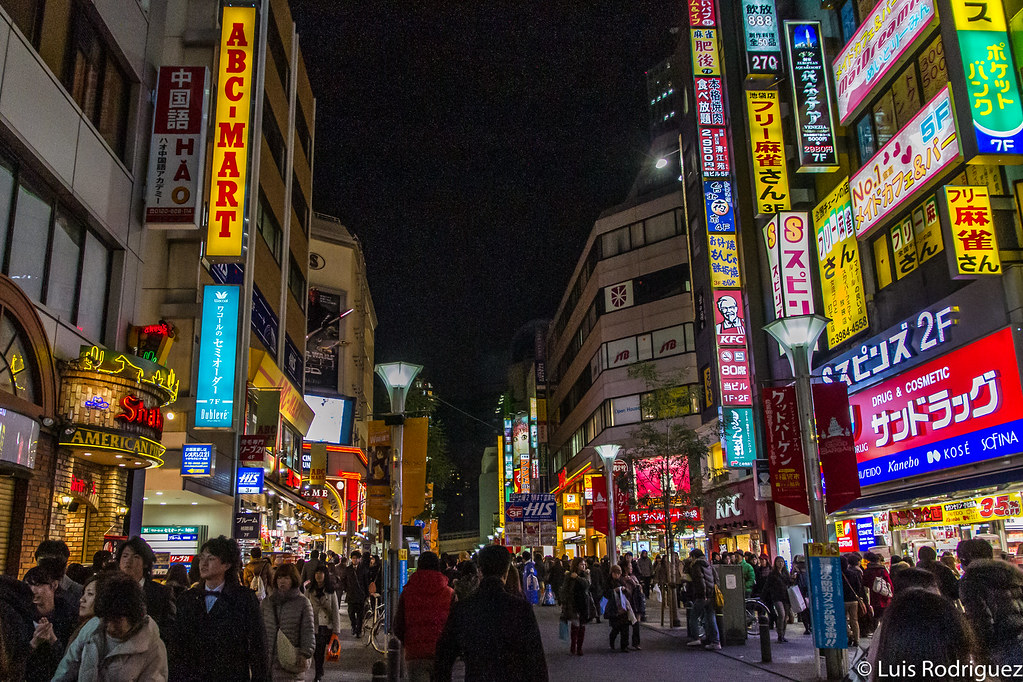Calles llenas de gente en Ikebukuro