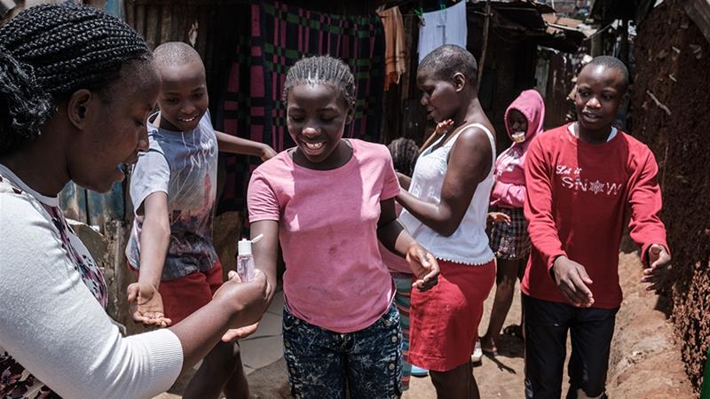 兩名法國醫師建議在非洲進行新冠病毒疫苗的人體測試而遭批種族主義。（圖片來源：Yasuyoshi Chiba/AFP）