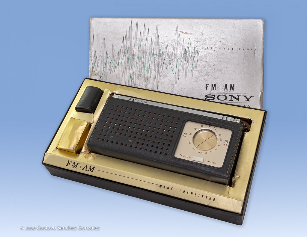 SONY TFM-96, FM/AM Nine Transistor Portable Radio, Circa 1… Flickr