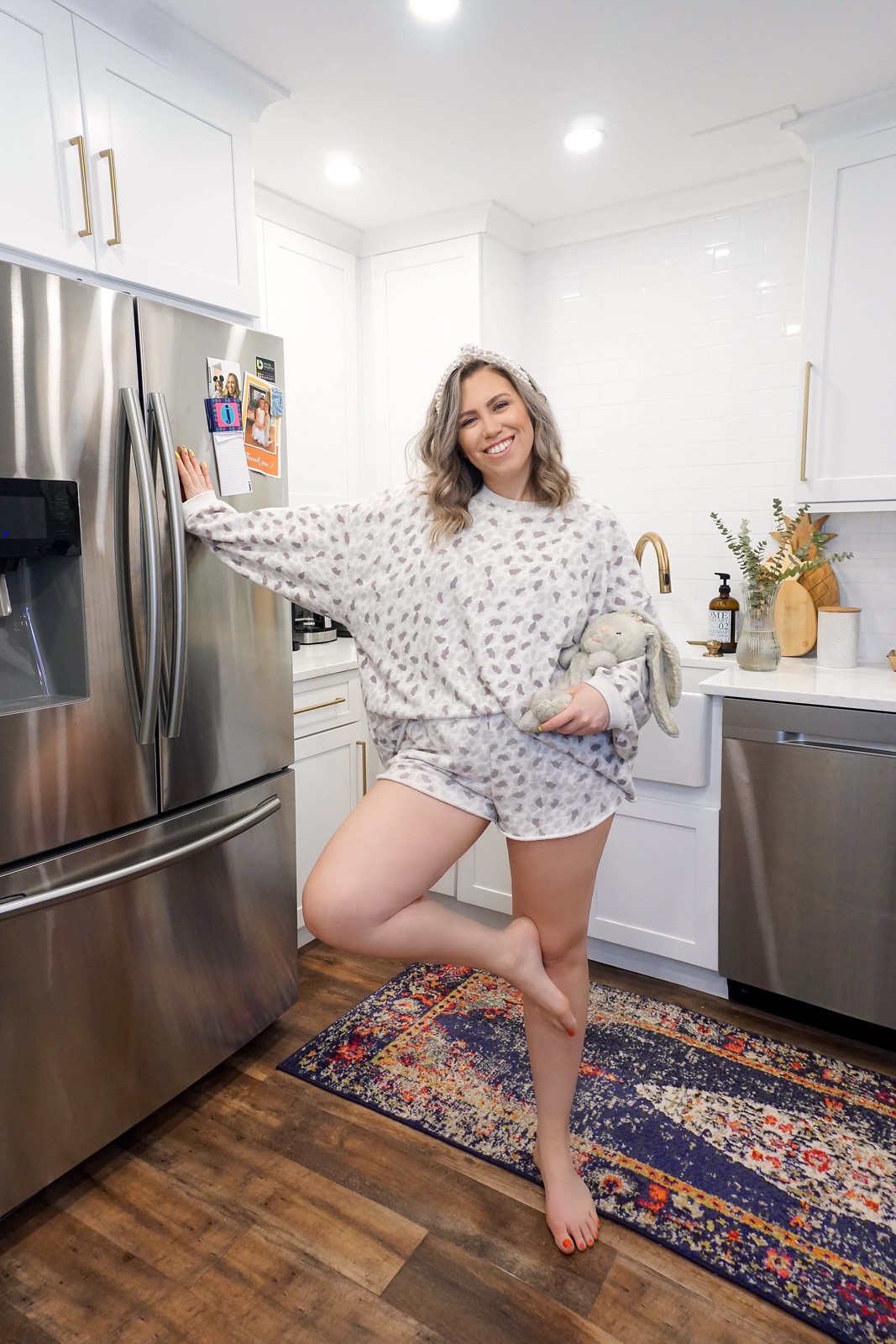 Aerie Sunday Soft Oversized Leopard Sweatshirt | Aerie Sunday Soft Shorts | 10 Comfortable Quarantine Outfits | Stay At Home Outfit Ideas | Shelter in Place Outfits