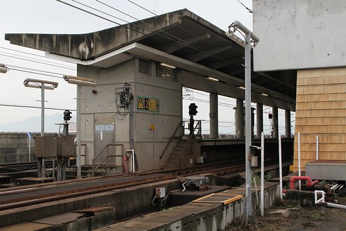Island platform that was the original Airport Service Platform opposite the current AsiaWorld-Expo station platform