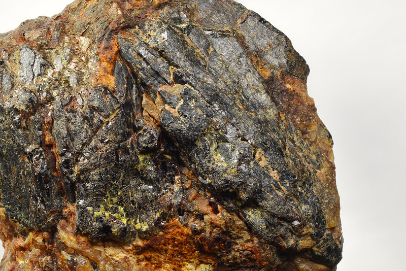 セリウム褐簾石 / Allanite-(Ce)